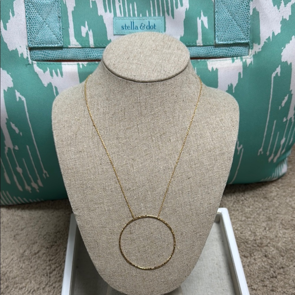 Stella & Dot Gold Circle Pendant Necklace